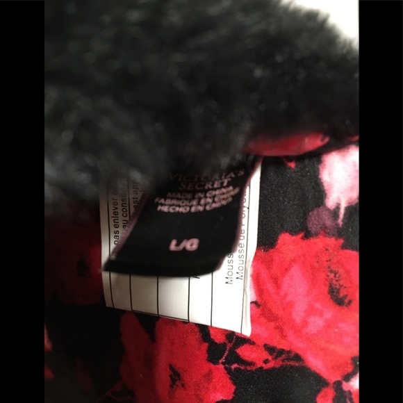 Victoria's Secret Pink Supersoft Floral Slippers - Picture 7 of 8